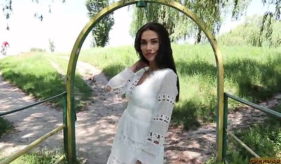 Amateur babe gets horny outdoors and blows her man's big dick