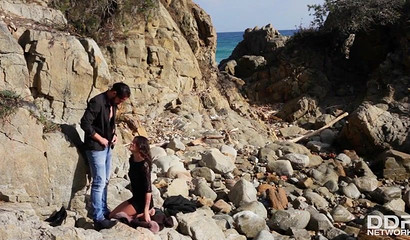 Insatiable brunette blowing off her family member in the nature