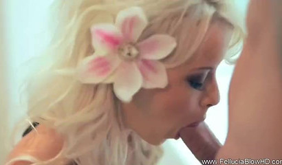 Blonde beauty gives a stunningly erotic blowjob to a lucky dude