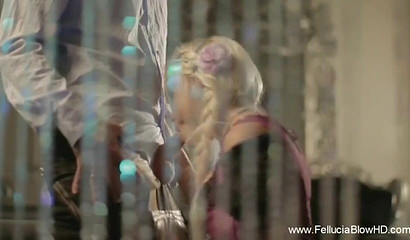 Blonde bitch kneels on floor and gives awesome fellatio