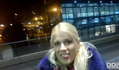 Blonde Czech slut Sweet Cat gives amazing BJ in a toilet