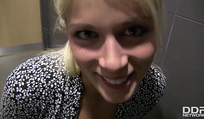 Blonde Czech slut Sweet Cat gives amazing BJ in a toilet