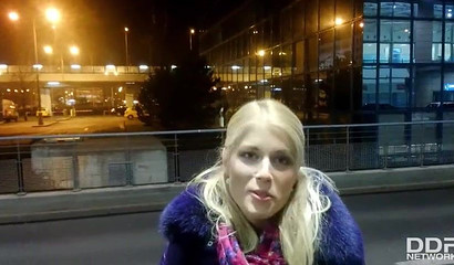 Blonde Czech slut Sweet Cat gives amazing BJ in a toilet