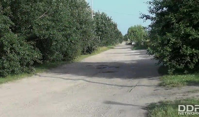 Slutty wife Anna Siline giving a deepthroat blowjob to neighbor