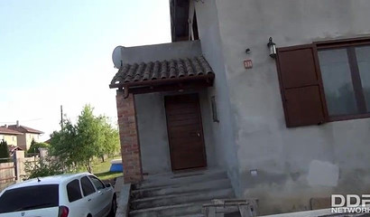 Slutty wife Anna Siline giving a deepthroat blowjob to neighbor