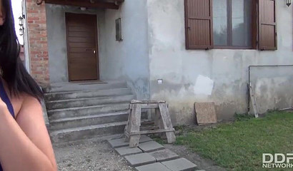 Slutty wife Anna Siline giving a deepthroat blowjob to neighbor