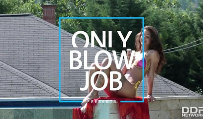 Spanish hottie Susi Gala fingers herself while blowing dick at the pool