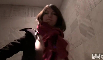 Slutty brunette babe with big tits Susan Ayn gives lovely fellatio