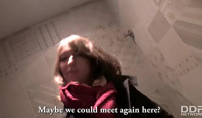 Slutty brunette babe with big tits Susan Ayn gives lovely fellatio