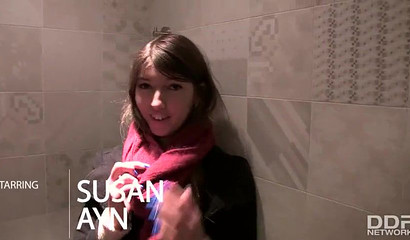 Slutty brunette babe with big tits Susan Ayn gives lovely fellatio