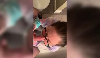 Amateur slut Nerdygangsta gorging on a dick behind the scenes