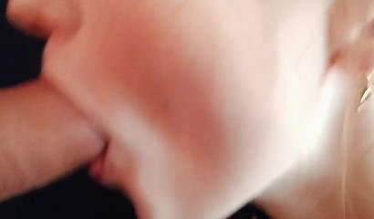 Slutty vixen Annykate gives a stranger a sloppy head