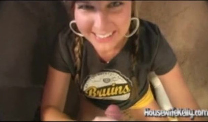 Brunette Housewife Kelly in a messy handjob session