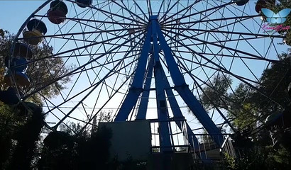 An exciting ferris wheel blowjob recorded as the ride is in session