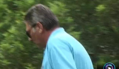 ホットベイビーは屋外の3someで彼らの穴を取り壊します