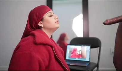 Arabic babe blowjobs a dude who is the luckiest dude ever