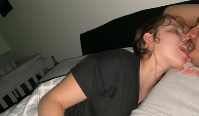 Lucky roommate gets the slut to blow his tool