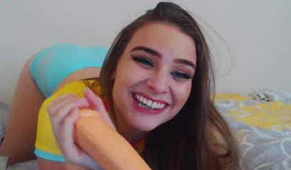 Brunette mistress in a sexy outfit sucks a nice toy in a solo