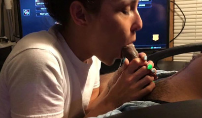 Wife enjoys a throatpie in amateur action