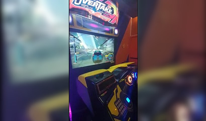 Lucky dude receive a reverse double BJ at the cinema