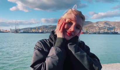 Blonde Schwalben am Leuchtturm
