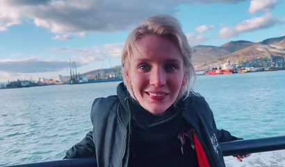 Blonde Schwalben am Leuchtturm