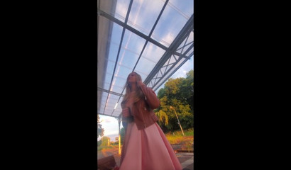 L'emozionante avventura nel bosco di una bionda diciottenne