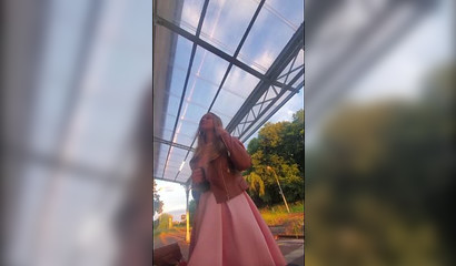 L'emozionante avventura nel bosco di una bionda diciottenne