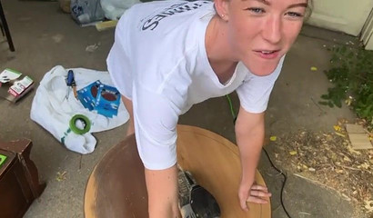 Skilled babe on her knees sucking a throbbing dick