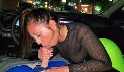 Slutty teen Karmen Savage giving a world-class BJ in the car