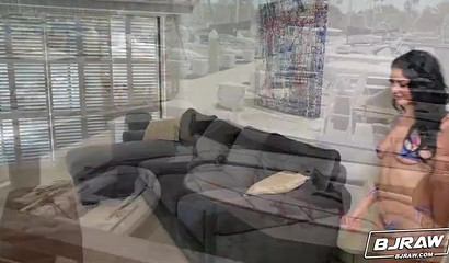 Beauty Queenie Sateen strips her bikini and gives an epic BJ