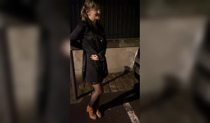 Amateur slut blows a stranger on the street