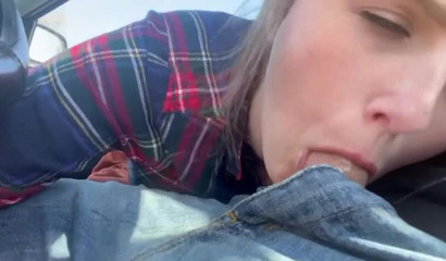 Slutty teen blows a boner up close in the car