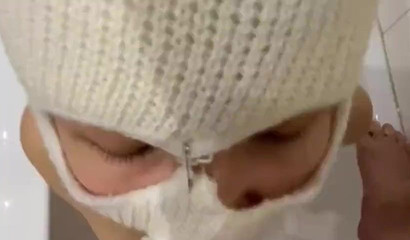 Blowjob heaven with a masked nympho