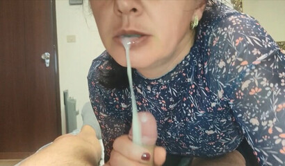 Mein Ex-Lehrer gibt den besten Blowjob, gefolgt vom Schlucken des Spermas