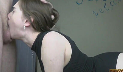 Deepthroat ain’t easy, but this girl masters it for cash gigs