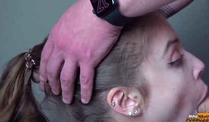 Após um sonho erótico, a meia-irmã pede ao irmão para provar um pouco.