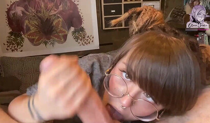 Geeky babe in glasses gives cozy blowjob