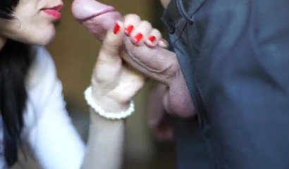 Babe with red lipstick gets hard face fucked by big hard dong