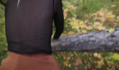 Naughty girlfriend gives blowjob and takes missionary fuck outdoors