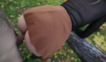 Naughty girlfriend gives blowjob and takes missionary fuck outdoors