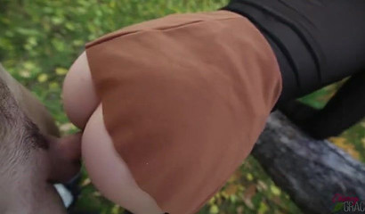 Naughty girlfriend gives blowjob and takes missionary fuck outdoors