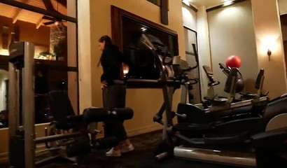 Teenage hottie gives blowjob at the gym after intense workout