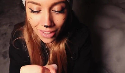 Delightful babe with enjoys cock eating on a snow