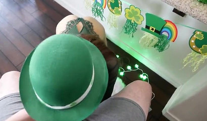 Brunete cutie shows her fellatio skills on St Patrick's day