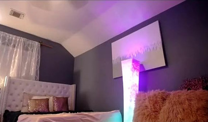 Blonde cam girl shows off her big tits and toys her mouth