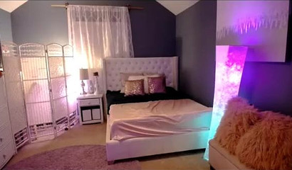 Blonde cam girl shows off her big tits and toys her mouth