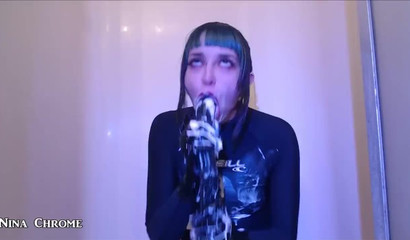 Amateur girl deepthroats a dildo in a messy solo