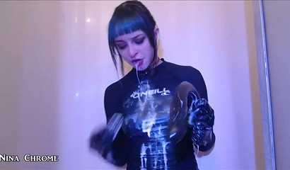 Amateur girl deepthroats a dildo in a messy solo