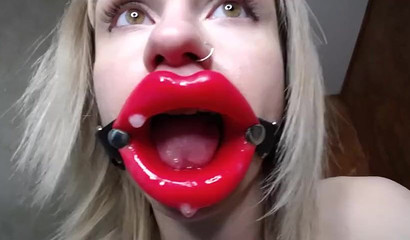 Slutty blonde takes her extremely large dildo and deepthroats it